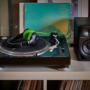 Pioneer DJ PLX-500 con auriculares